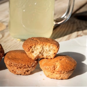 Présentation de macarons sans gluten amandes/citron en présentation