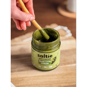 Présentation du pot de pâte à tartiner salée sans gluten, olives, thym citron - Saltie