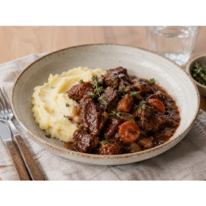 Suggestion de présentation du plat préparé boeuf bourguignon et purée de pomme de terre sans gluten Bellycare