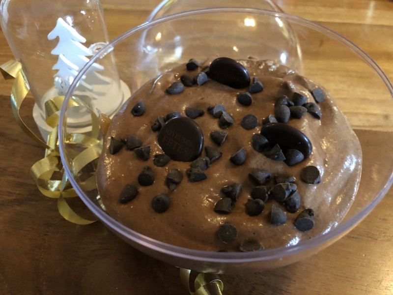 Mousse au chocolat - marron sans gluten façon boules de Noêl