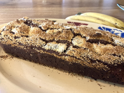 Cake à la farine de bananes vertes sans gluten au chocolat et noix de coco