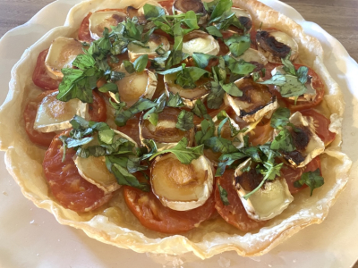 Tarte salée sans gluten aux tomates, chèvre et miel 