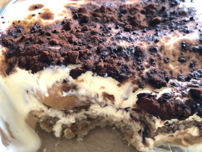 Tiramisu sans gluten à la gelée de fleurs de sureau 