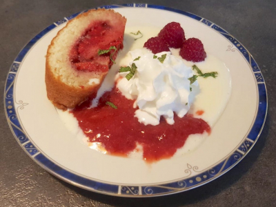 Gâteau roulé sans gluten fraises et framboises de Valérie 